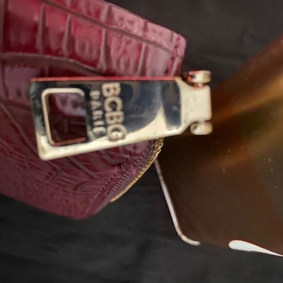 BCBG Vintage Burgundy Crocodile Embossed Zip Around Leather Wallet - Picture 9 of 10